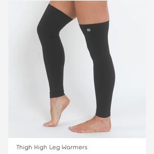 nicepipes thigh high Ombre leg warmers.